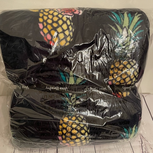 Vera Bradley TOUCAN PARTY blanket pineapple blanket - last one! - Picture 2 of 2
